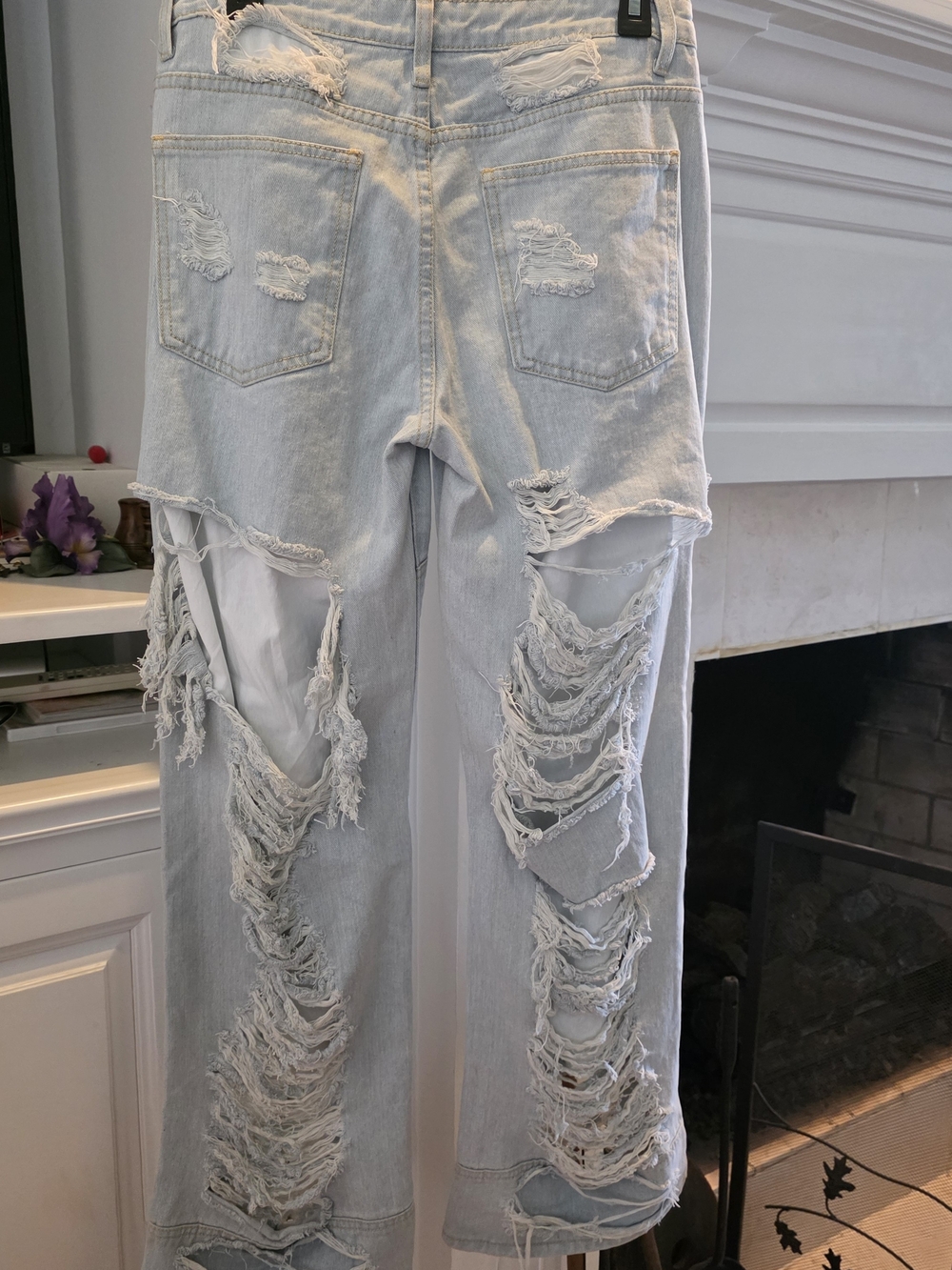 PrettyLittleThing Light Blue Distressed Boyfriend Jeans - Picture 3 of 5